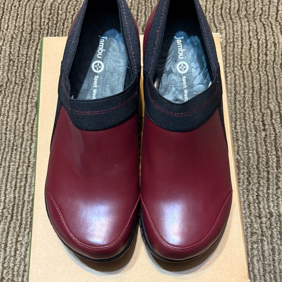 Jambu " Cali-Too" Wedge Slip-On shoes in Burgundy - Picture 4 of 7